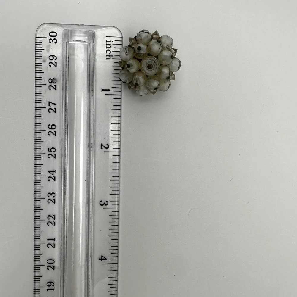 Vintage 90s frosted white faceted glass bead cluster clip-on earrings Jewelry‎